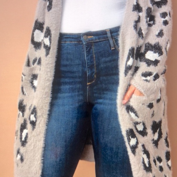 Animal Print Sweater - Picture 4 of 5